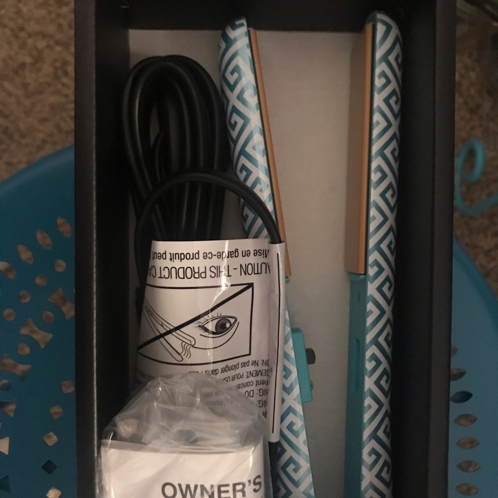 FINAL PRICE!!! Brand new CHI straightener.